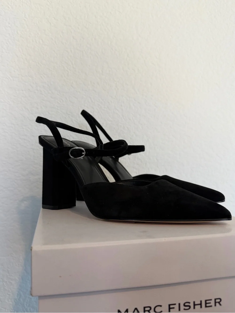 Marc Fisher chic black